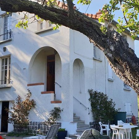 Les Chambres Chez David Riom Exterior photo