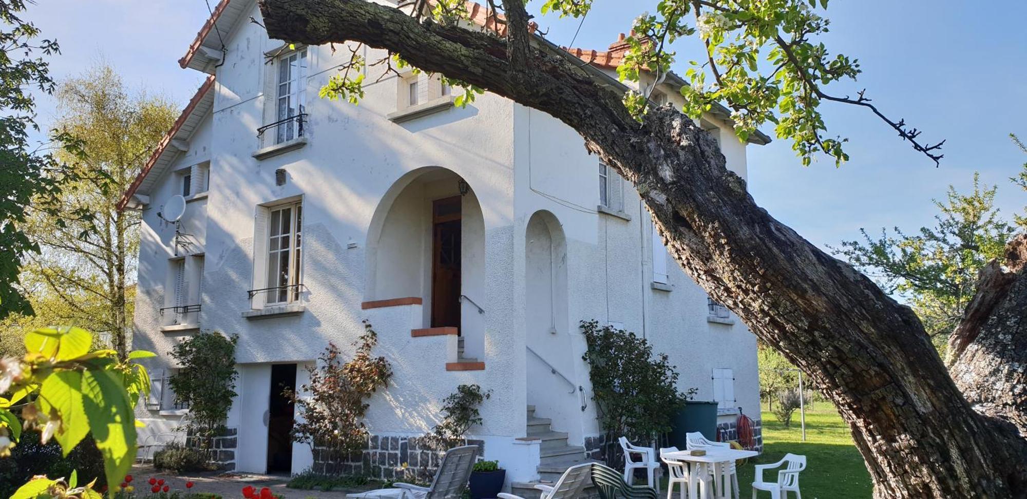 Les Chambres Chez David Riom Exterior photo